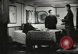 Standbild japanischen Familien bewältigen News von verlorenen Lieben in Zweiten Weltkrieg Japan, 1942, aus Sekunde 25 historischem Filmmaterial Videoclip 65675061873