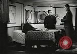 Standbild japanischen Familien bewältigen News von verlorenen Lieben in Zweiten Weltkrieg Japan, 1942, aus Sekunde 30 historischem Filmmaterial Videoclip 65675061873