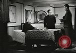 Standbild japanischen Familien bewältigen News von verlorenen Lieben in Zweiten Weltkrieg Japan, 1942, aus Sekunde 31 historischem Filmmaterial Videoclip 65675061873
