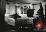 Standbild japanischen Familien bewältigen News von verlorenen Lieben in Zweiten Weltkrieg Japan, 1942, aus Sekunde 33 historischem Filmmaterial Videoclip 65675061873