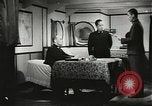 Standbild japanischen Familien bewältigen News von verlorenen Lieben in Zweiten Weltkrieg Japan, 1942, aus Sekunde 35 historischem Filmmaterial Videoclip 65675061873