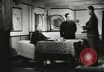 Standbild japanischen Familien bewältigen News von verlorenen Lieben in Zweiten Weltkrieg Japan, 1942, aus Sekunde 37 historischem Filmmaterial Videoclip 65675061873