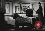 Standbild japanischen Familien bewältigen News von verlorenen Lieben in Zweiten Weltkrieg Japan, 1942, aus Sekunde 40 historischem Filmmaterial Videoclip 65675061873