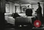 Standbild japanischen Familien bewältigen News von verlorenen Lieben in Zweiten Weltkrieg Japan, 1942, aus Sekunde 41 historischem Filmmaterial Videoclip 65675061873