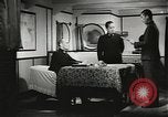 Standbild japanischen Familien bewältigen News von verlorenen Lieben in Zweiten Weltkrieg Japan, 1942, aus Sekunde 43 historischem Filmmaterial Videoclip 65675061873