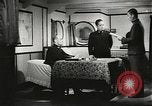 Standbild japanischen Familien bewältigen News von verlorenen Lieben in Zweiten Weltkrieg Japan, 1942, aus Sekunde 46 historischem Filmmaterial Videoclip 65675061873