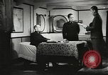 Standbild japanischen Familien bewältigen News von verlorenen Lieben in Zweiten Weltkrieg Japan, 1942, aus Sekunde 48 historischem Filmmaterial Videoclip 65675061873