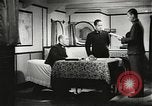 Standbild japanischen Familien bewältigen News von verlorenen Lieben in Zweiten Weltkrieg Japan, 1942, aus Sekunde 49 historischem Filmmaterial Videoclip 65675061873