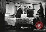 Standbild japanischen Familien bewältigen News von verlorenen Lieben in Zweiten Weltkrieg Japan, 1942, aus Sekunde 50 historischem Filmmaterial Videoclip 65675061873