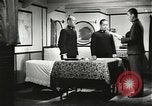 Standbild japanischen Familien bewältigen News von verlorenen Lieben in Zweiten Weltkrieg Japan, 1942, aus Sekunde 54 historischem Filmmaterial Videoclip 65675061873