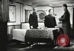 Standbild japanischen Familien bewältigen News von verlorenen Lieben in Zweiten Weltkrieg Japan, 1942, aus Sekunde 55 historischem Filmmaterial Videoclip 65675061873