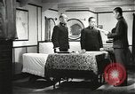 Standbild japanischen Familien bewältigen News von verlorenen Lieben in Zweiten Weltkrieg Japan, 1942, aus Sekunde 56 historischem Filmmaterial Videoclip 65675061873