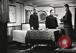 Standbild japanischen Familien bewältigen News von verlorenen Lieben in Zweiten Weltkrieg Japan, 1942, aus Sekunde 58 historischem Filmmaterial Videoclip 65675061873
