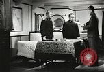 Standbild japanischen Familien bewältigen News von verlorenen Lieben in Zweiten Weltkrieg Japan, 1942, aus Sekunde 59 historischem Filmmaterial Videoclip 65675061873