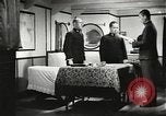 Standbild japanischen Familien bewältigen News von verlorenen Lieben in Zweiten Weltkrieg Japan, 1942, aus Sekunde 60 historischem Filmmaterial Videoclip 65675061873