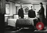 Standbild japanischen Familien bewältigen News von verlorenen Lieben in Zweiten Weltkrieg Japan, 1942, aus Sekunde 61 historischem Filmmaterial Videoclip 65675061873