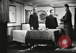 Standbild japanischen Familien bewältigen News von verlorenen Lieben in Zweiten Weltkrieg Japan, 1942, aus Sekunde 62 historischem Filmmaterial Videoclip 65675061873