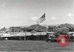 Standbild Memorial Day Services bei USS Arizona Honolulu Hawaii USA, 1942, aus Sekunde 4 historischem Filmmaterial Videoclip 65675061874
