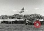 Standbild Memorial Day Services bei USS Arizona Honolulu Hawaii USA, 1942, aus Sekunde 5 historischem Filmmaterial Videoclip 65675061874