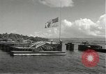 Standbild Memorial Day Services bei USS Arizona Honolulu Hawaii USA, 1942, aus Sekunde 7 historischem Filmmaterial Videoclip 65675061874