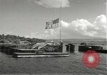 Standbild Memorial Day Services bei USS Arizona Honolulu Hawaii USA, 1942, aus Sekunde 8 historischem Filmmaterial Videoclip 65675061874