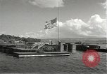 Standbild Memorial Day Services bei USS Arizona Honolulu Hawaii USA, 1942, aus Sekunde 9 historischem Filmmaterial Videoclip 65675061874