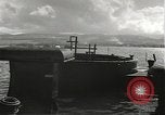 Standbild Memorial Day Services bei USS Arizona Honolulu Hawaii USA, 1942, aus Sekunde 18 historischem Filmmaterial Videoclip 65675061874