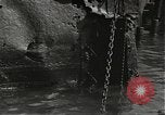Standbild Memorial Day Services bei USS Arizona Honolulu Hawaii USA, 1942, aus Sekunde 21 historischem Filmmaterial Videoclip 65675061874