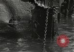 Standbild Memorial Day Services bei USS Arizona Honolulu Hawaii USA, 1942, aus Sekunde 23 historischem Filmmaterial Videoclip 65675061874
