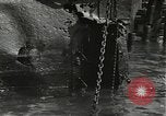 Standbild Memorial Day Services bei USS Arizona Honolulu Hawaii USA, 1942, aus Sekunde 25 historischem Filmmaterial Videoclip 65675061874