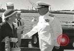 Standbild Memorial Day Services bei USS Arizona Honolulu Hawaii USA, 1942, aus Sekunde 27 historischem Filmmaterial Videoclip 65675061874