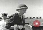 Standbild Memorial Day Services bei USS Arizona Honolulu Hawaii USA, 1942, aus Sekunde 30 historischem Filmmaterial Videoclip 65675061874