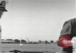 Standbild Memorial Day Services bei USS Arizona Honolulu Hawaii USA, 1942, aus Sekunde 31 historischem Filmmaterial Videoclip 65675061874