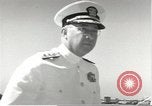 Standbild Memorial Day Services bei USS Arizona Honolulu Hawaii USA, 1942, aus Sekunde 32 historischem Filmmaterial Videoclip 65675061874