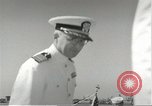 Standbild Memorial Day Services bei USS Arizona Honolulu Hawaii USA, 1942, aus Sekunde 34 historischem Filmmaterial Videoclip 65675061874