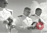 Standbild Memorial Day Services bei USS Arizona Honolulu Hawaii USA, 1942, aus Sekunde 41 historischem Filmmaterial Videoclip 65675061874