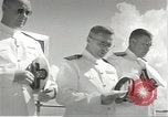 Standbild Memorial Day Services bei USS Arizona Honolulu Hawaii USA, 1942, aus Sekunde 42 historischem Filmmaterial Videoclip 65675061874