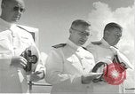 Standbild Memorial Day Services bei USS Arizona Honolulu Hawaii USA, 1942, aus Sekunde 43 historischem Filmmaterial Videoclip 65675061874