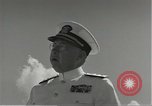 Standbild Memorial Day Services bei USS Arizona Honolulu Hawaii USA, 1942, aus Sekunde 46 historischem Filmmaterial Videoclip 65675061874