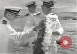 Standbild Memorial Day Services bei USS Arizona Honolulu Hawaii USA, 1942, aus Sekunde 54 historischem Filmmaterial Videoclip 65675061874