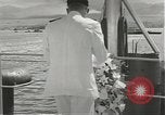 Standbild Memorial Day Services bei USS Arizona Honolulu Hawaii USA, 1942, aus Sekunde 58 historischem Filmmaterial Videoclip 65675061874