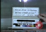 Standbild Personal der NORAD Command Operations Center Colorado United States USA, 1970, aus Sekunde 12 historischem Filmmaterial Videoclip 65675061912