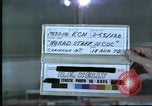 Standbild Personal der NORAD Command Operations Center Colorado United States USA, 1970, aus Sekunde 14 historischem Filmmaterial Videoclip 65675061912