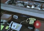 Standbild Personal der NORAD Command Operations Center Colorado United States USA, 1970, aus Sekunde 15 historischem Filmmaterial Videoclip 65675061912