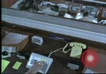 Standbild Personal der NORAD Command Operations Center Colorado United States USA, 1970, aus Sekunde 18 historischem Filmmaterial Videoclip 65675061912