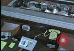 Standbild Personal der NORAD Command Operations Center Colorado United States USA, 1970, aus Sekunde 20 historischem Filmmaterial Videoclip 65675061912
