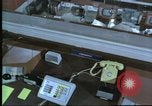 Standbild Personal der NORAD Command Operations Center Colorado United States USA, 1970, aus Sekunde 22 historischem Filmmaterial Videoclip 65675061912