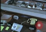 Standbild Personal der NORAD Command Operations Center Colorado United States USA, 1970, aus Sekunde 26 historischem Filmmaterial Videoclip 65675061912