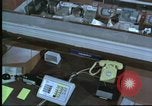 Standbild Personal der NORAD Command Operations Center Colorado United States USA, 1970, aus Sekunde 29 historischem Filmmaterial Videoclip 65675061912