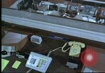 Standbild Personal der NORAD Command Operations Center Colorado United States USA, 1970, aus Sekunde 30 historischem Filmmaterial Videoclip 65675061912